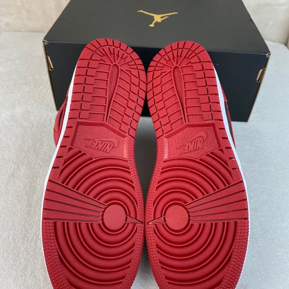 Nike Air Jordan 1 Mid “Banned” Black Gym Red White - Picture 6 of 6